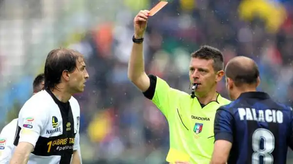 Parma-Inter 0-2. Paletta 4,5. Uno degli uomini più lodati del momento sbaglia tutto, si fa schernire in velocità dall'amico Palacio e rimedia un rosso evitabilissimo. Prandelli avrà notato...