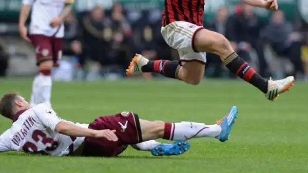 Milan-Livorno 3-0. Valentini 5. Soffre incredibilmente le incursioni di Balotelli e delle tre mezzepunte, che lo sovrastano dal punto di vista atletico e della velocità.