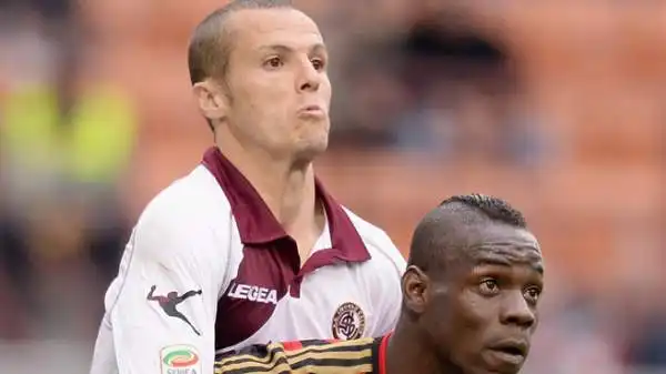 Milan-Livorno 3-0. Mesbah 6. Contro gli ex compagni non sfigura. Fatica contro Taarabt, ma si rende utile in proiezione offensiva, battendo sullo scatto Abate e conquistando un'importante punizione.