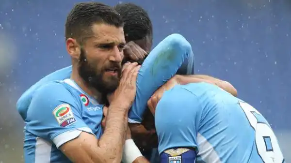 Lazio-Torino 3-3. Candreva 8. Cuore, cervello e polmoni della Lazio sono incarnati dal numero 87, che trova addirittura una doppietta e si 'permette' un cucchiaio su un rigore delicatissimo.