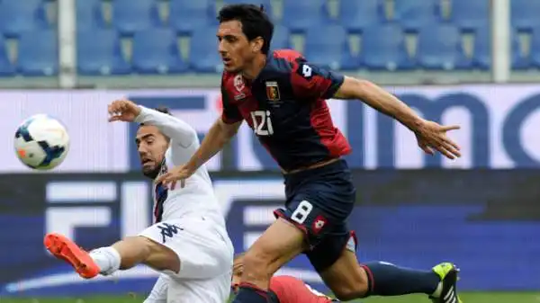 Genoa-Cagliari 1-2. Burdisso 4,5. Di fatto entrambi i gol degli isolani arrivano anche per colpa sua. E da un difensore della sua esperienza ci si aspetta certamente di più.