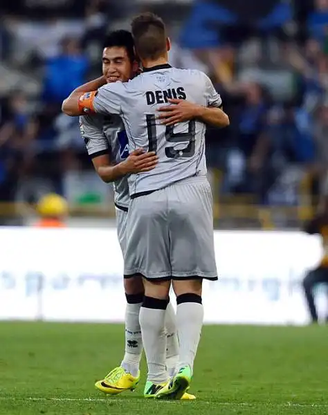 Grazie alle reti di De Luca ed Estigarribia, a Bologna l'Atalanta ottiene la sesta vittoria consecutiva. Un traguardo incredibile: non era mai accaduto nella storia della Dea.