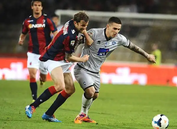 Grazie alle reti di De Luca ed Estigarribia, a Bologna l'Atalanta ottiene la sesta vittoria consecutiva. Un traguardo incredibile: non era mai accaduto nella storia della Dea.