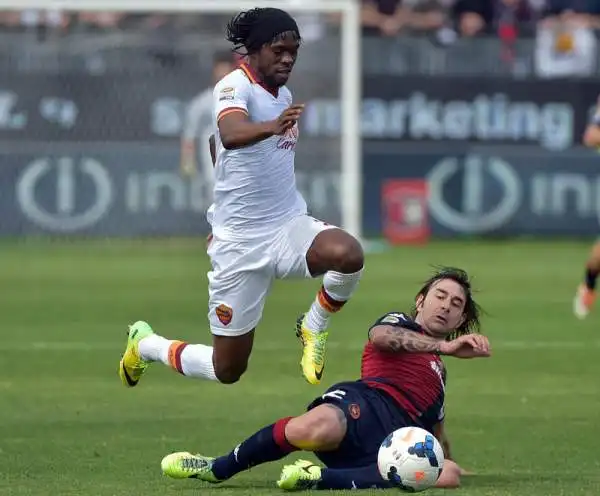 Cagliari-Roma 1-3. Gervinho 7. Solita prestazione sontuosa per condizione atletica e corsa, stavolta ci mette anche la vena come assistman. E Mattia Destro ringrazia.