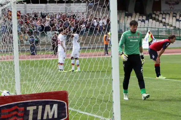 Cagliari-Roma 1-3. Avramov 5. Non è facile fermare questa Roma. Ma lui sbaglia non uscendo su Destro in occasione del terzo gol giallorosso. Non dà sicurezza alla difesa.