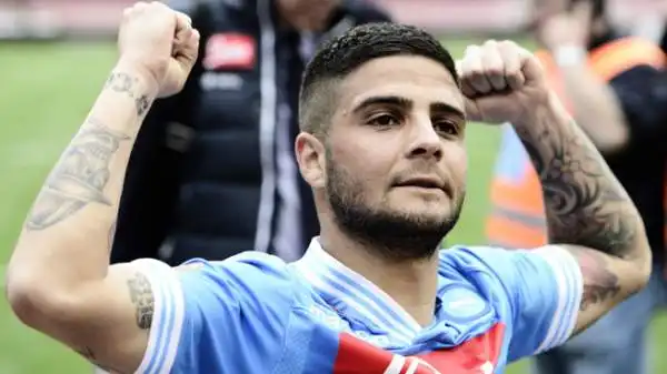 Insigne. 22 tatuaggi sul corpo dell'attaccante napoletano. Non poteva mancare il nome del figlio, Carmine, con la relativa data di nascita.