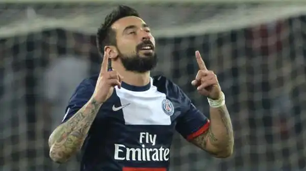 Lavezzi. Maradona, Gesù Cristo, un clown, una pistola: sono solo alcuni dei quaranta tatuaggi del 'Pocho'.