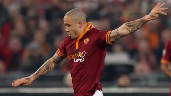 Nainggolan. Il centrocampista giallorosso ha più i trenta tatuaggi, tra i quali due grandi ali sulla schiena,
dedicate alla madre scomparsa.