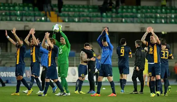 Toni regala il derby al Verona. Il sedicesimo gol stagionale del bomber dell'Hellas manda al tappeto il Chievo, sconfitto 1-0.