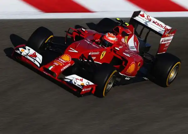 Qualifiche in Bahrain dominate dalle Mercedes, Rosberg in pole. Male la Ferrari indietro Alonso, Raikkonen e Vettel (fuori nel Q2).