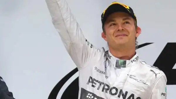 Rosberg 6,5. Il voto si alza per la pervicacia con cui alla fine si riporta al secondo posto mantenendo la testa della classifica. Ma Hamilton a Shanghai l'ha sistematicamente demolito.