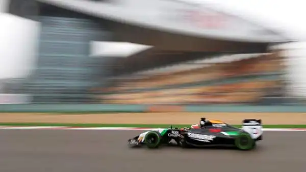 Hulkenberg 6. La sua costanza sta diventando leggendaria. Che sia al volante della macchina del giorno o di una vettura in difficoltà, Nico qualche punto a casa lo porta. Sempre. E' una tassa.