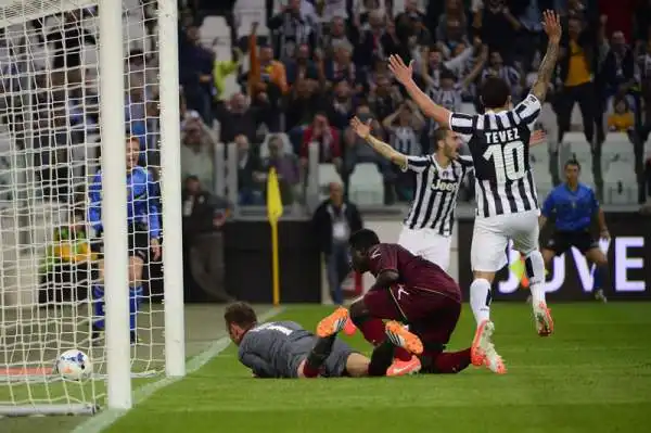 Juventus-Livorno 2-0. Bardi 4. La sua clamorosa papera sul colpo di testa di Llorente condanna alla sconfitta un Livorno già al tappeto dopo mezz'ora.