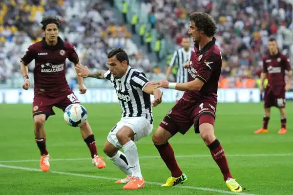 Juventus-Livorno 2-0. Tevez 6. Incerottato, si carica la squadra sulle spalle in avvio, poi dopo la doppietta di Llorente si gestisce fino alla sostituzione.