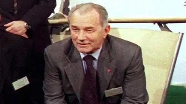 In blucerchiato è stato anche giocatore nel 1961-62, sul finire di una carriera giocata quasi integralmente nel Vojvodina di Novi Sad. Partecipò anche a un'Olimpiade (vinse l'argento) e due Mondiali.
