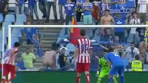 L'allora bomber dell'Atletico Madrid Diego Costa sbagliò un calcio di rigore contro il Getafe forse anche perchè distratto da un tifoso...