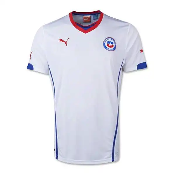 In bianco la seconda maglia del Cile, ma il rosso e il blu non mancano.