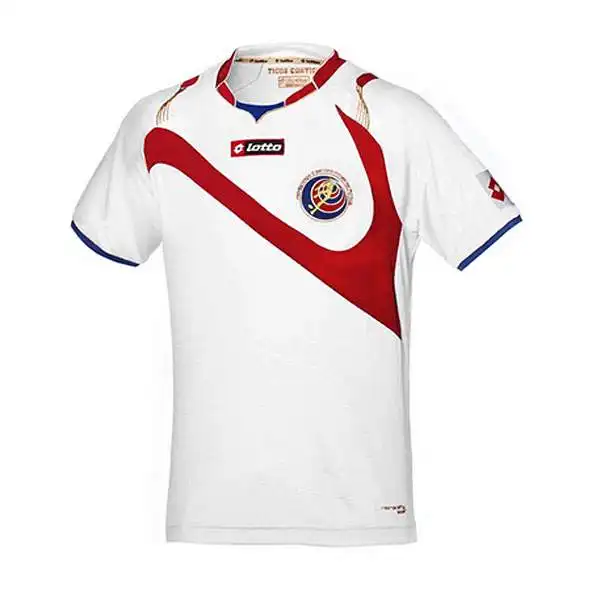 Stesso disegno per la seconda maglia della Costa Rica. Cambiano i colori.