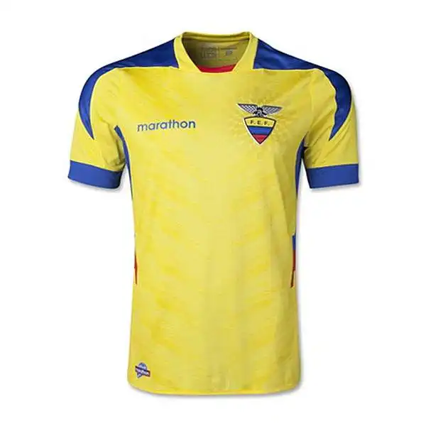 Gialla, ma con un po' di blu: è la prima maglia della Colombia.