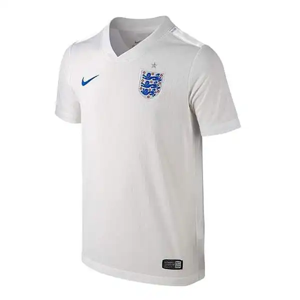 La consueta eleganza del bianco per la maglia dell'Inghilterra.