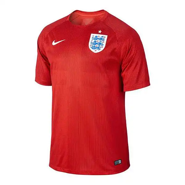 Il rosso caratterizza la seconda maglia dell'Inghilterra.