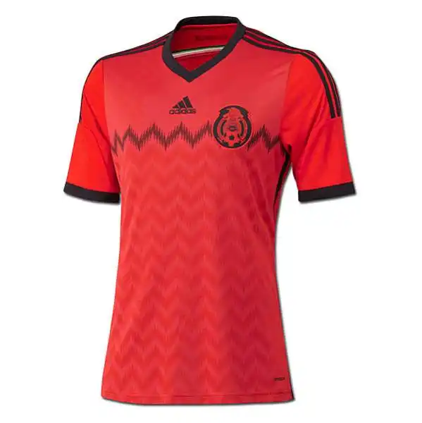 Per la seconda maglia il Messico ha scelto il rosso al posto del solito bianco.
