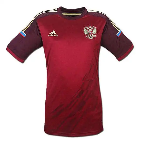 La Russia, sulla sua prima maglia, avrà due tonalità di rosso.