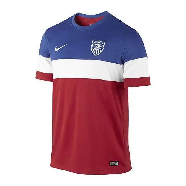 Tre colori ben definiti per la seconda maglia degli Stati Uniti.