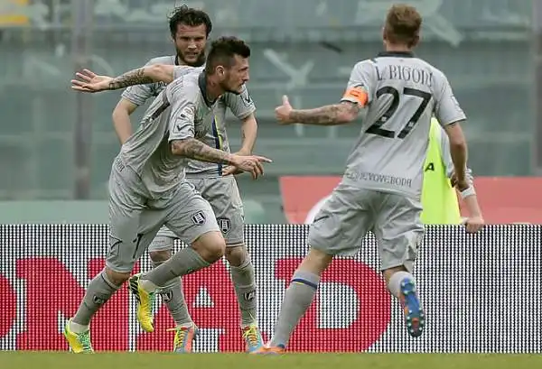 Il Chievo vince a Livorno una partita fondamentale per il suo campionato con una tripletta di Paloschi ed un  gol di Thereau, a nulla valgono i gol labronici di Paulinho e SIligardi.