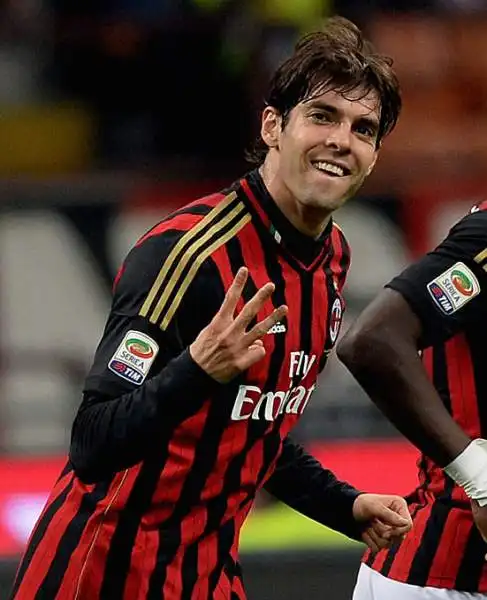 Partita a senso unico, con il Chievo mai in carreggiata. Balotelli e un doppio Kakà fissano il risultato sullo 3-0. Per i clivensi la classifica si fa sempre più nera.