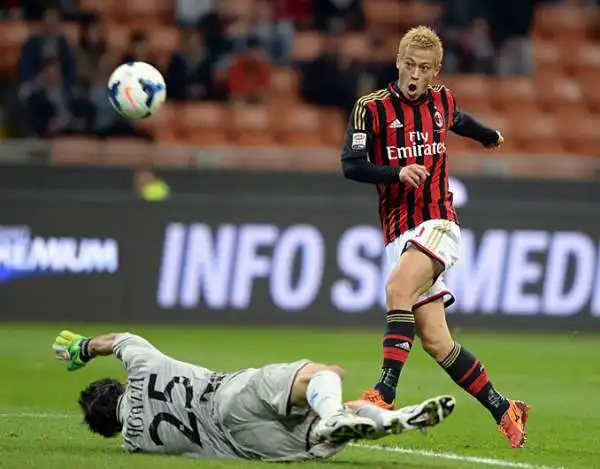 Partita a senso unico, con il Chievo mai in carreggiata. Balotelli e un doppio Kakà fissano il risultato sullo 3-0. Per i clivensi la classifica si fa sempre più nera.