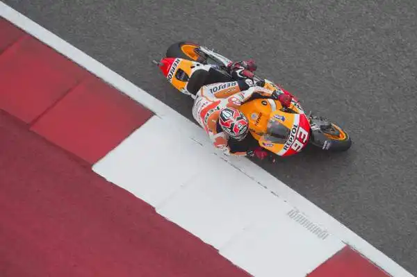 Marquez in pole, Rossi sesto. Lo spagnolo partirà davanti a Pedrosa e Bradl, Valentino in seconda fila dietro a Espargaro e Lorenzo.