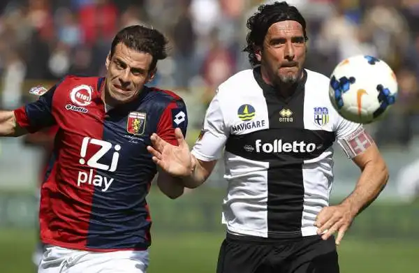 Cassano stecca, il Parma fa 1-1. Sotto gli occhi del ct il barese non incide. Al Tardini segnano Cofie per il Genoa e Schelotto.
