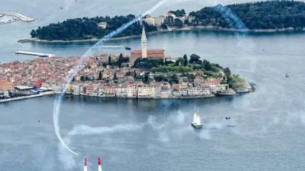 La seconda tappa della corsa motoristica più veloce e spericolata al mondo ha avuto luogo sull'affascinante costa istriana della Croazia.