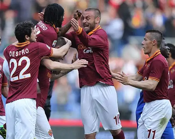 Gervinho, Totti, Pjanic e Taddei firmano il 4-2 ai ducali, in gol con Acquah e Biabiany, i giallorossi sono a -8 dalla Juventus.