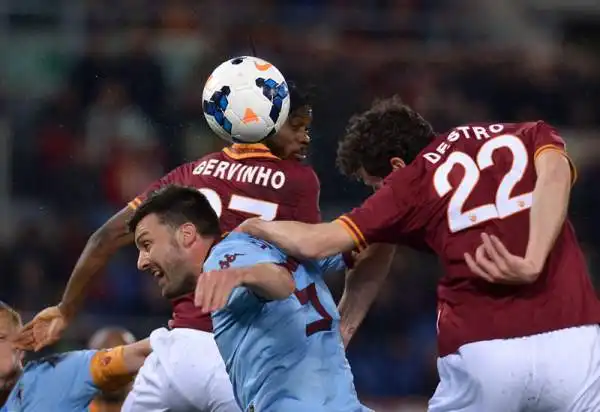 Riecco Florenzi, Roma al fotofinish. Un gol in pieno recupero regala il 2-1 ai giallorossi contro il Torino. Immobile aveva risposto a Destro.