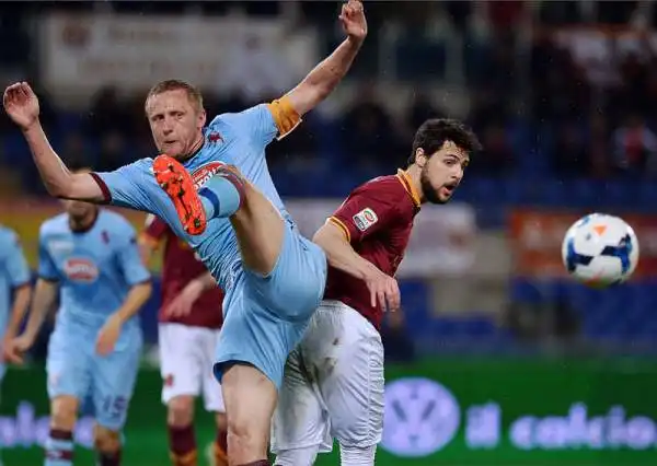 Riecco Florenzi, Roma al fotofinish. Un gol in pieno recupero regala il 2-1 ai giallorossi contro il Torino. Immobile aveva risposto a Destro.