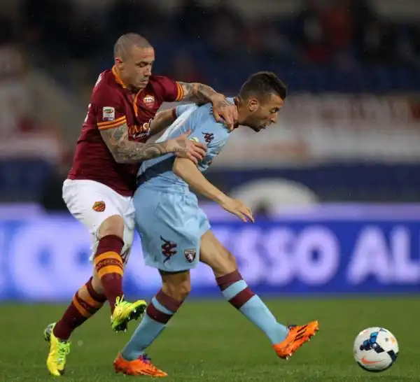 Riecco Florenzi, Roma al fotofinish. Un gol in pieno recupero regala il 2-1 ai giallorossi contro il Torino. Immobile aveva risposto a Destro.