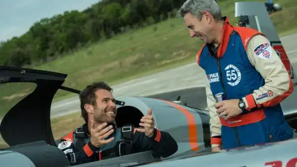 I due favoriti d'obbligo della Red Bull Air Race: il veterano Paul Bonhomme (che partecipa dal 2003) e lo scanzonato Hannes Arch, che gli strappò il titolo nel 2008 e da allora gli dà filo da torcere.
