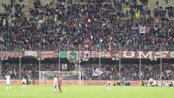 De Cenco fa sognare il Monza, Volpe da fuori area fa esplodere l'Arechi: dopo l'1-0 della Salernitana al Brianteo, l'1-1 regala la Coppa Italia di Lega Pro ai granata di Angelo Gregucci.