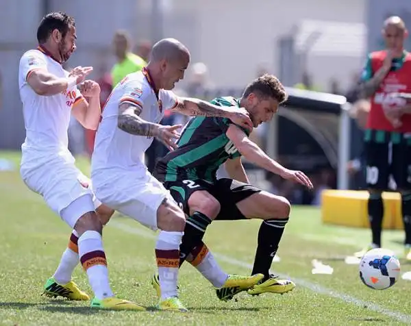 Vittoria sofferta per la Roma che espugna il Mapei Stadium di Reggio Emilia battendo il Sassuolo per 2-0: reti di Destro nel primo tempo e di Bastos allo scadere su assist di Totti.