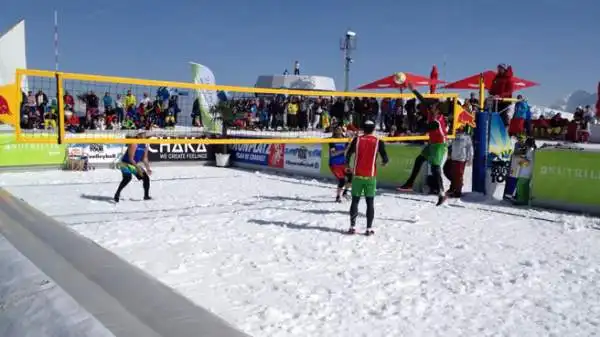 Al Plan de Corones è andata in scena la tappa italiana dello Snow Volleyball Tour 2014 powered by Amway.